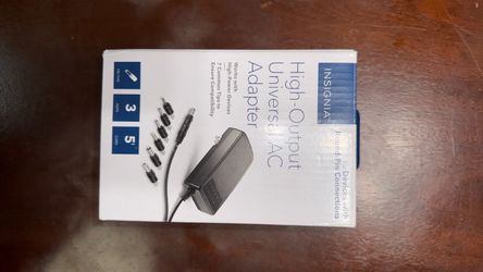 Insignia High-Output Universal AC Adapter