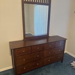 Basset Furniture Seven Drawer Dresser with Mirror