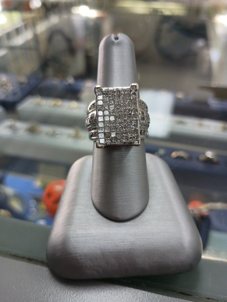 Ladys Ring with Princes Cut Diamond