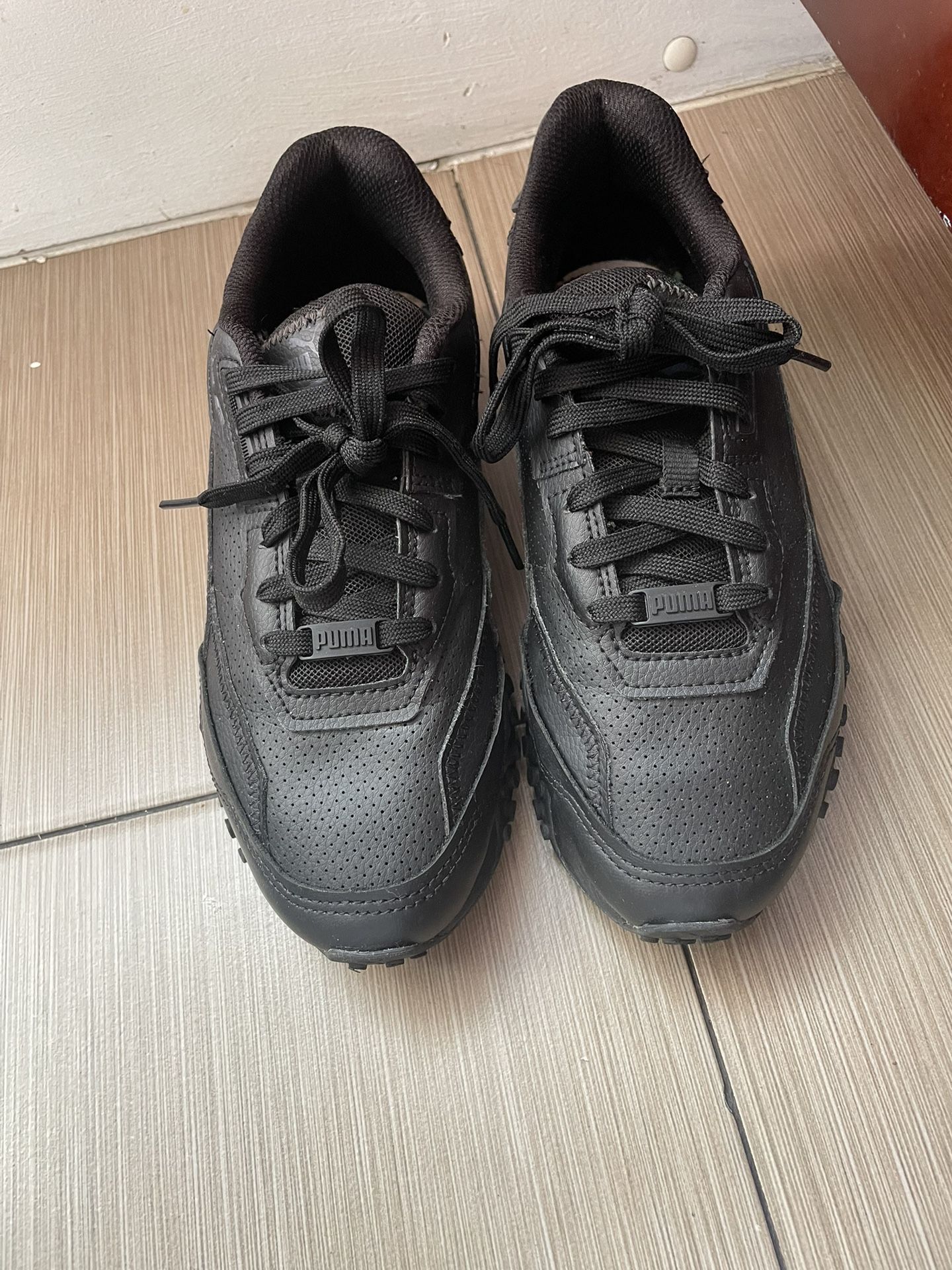 Puma Tennis Shoes Size 8