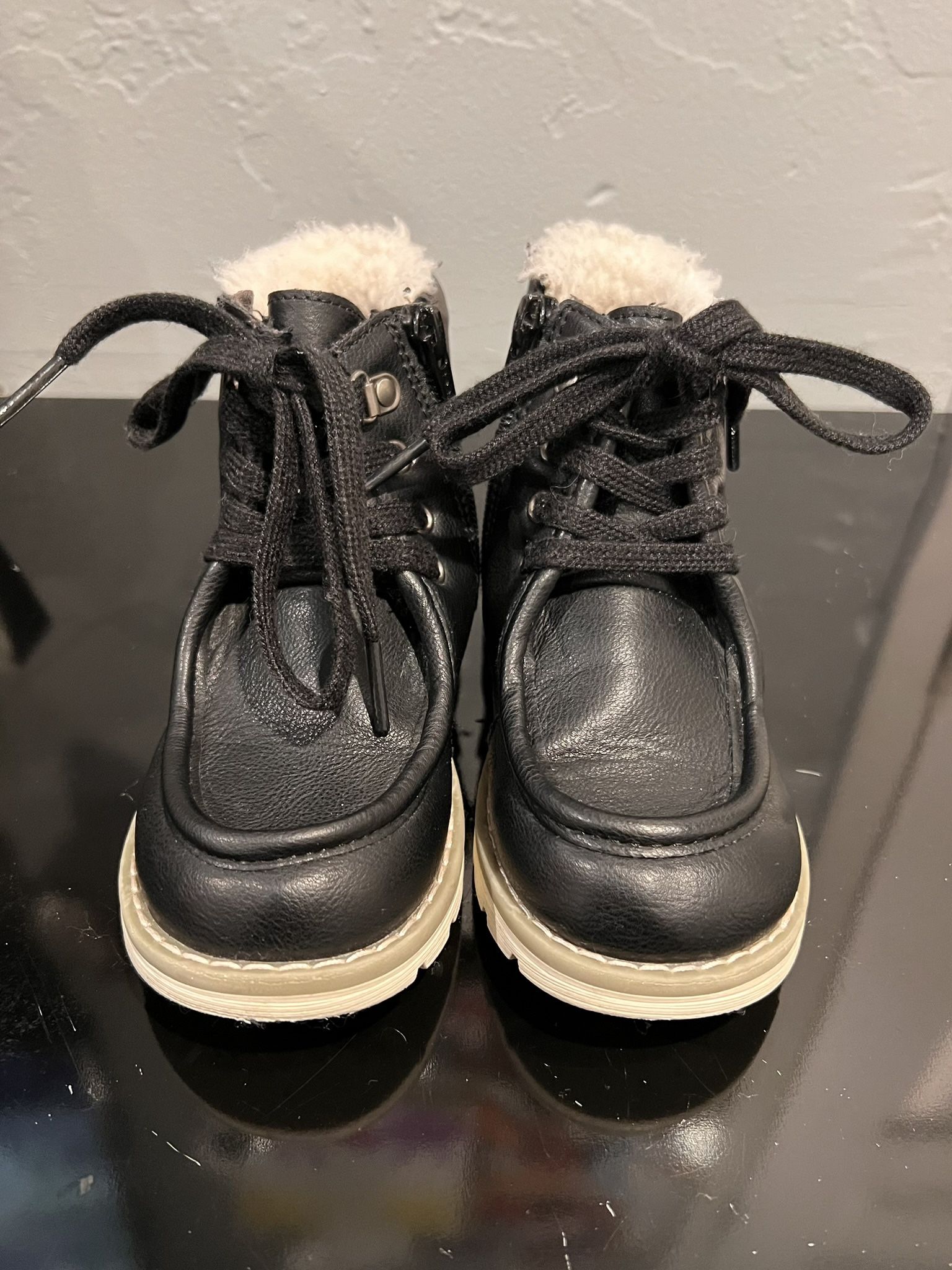 Old Navy Kids Hiker Boot Black With Sherpa