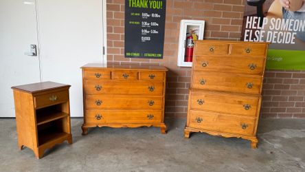 Set of 3 furnitures, 2 dressers and 1 nightstand