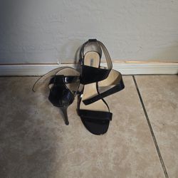 Charles David Leather Buckles Cross Strap Sandals