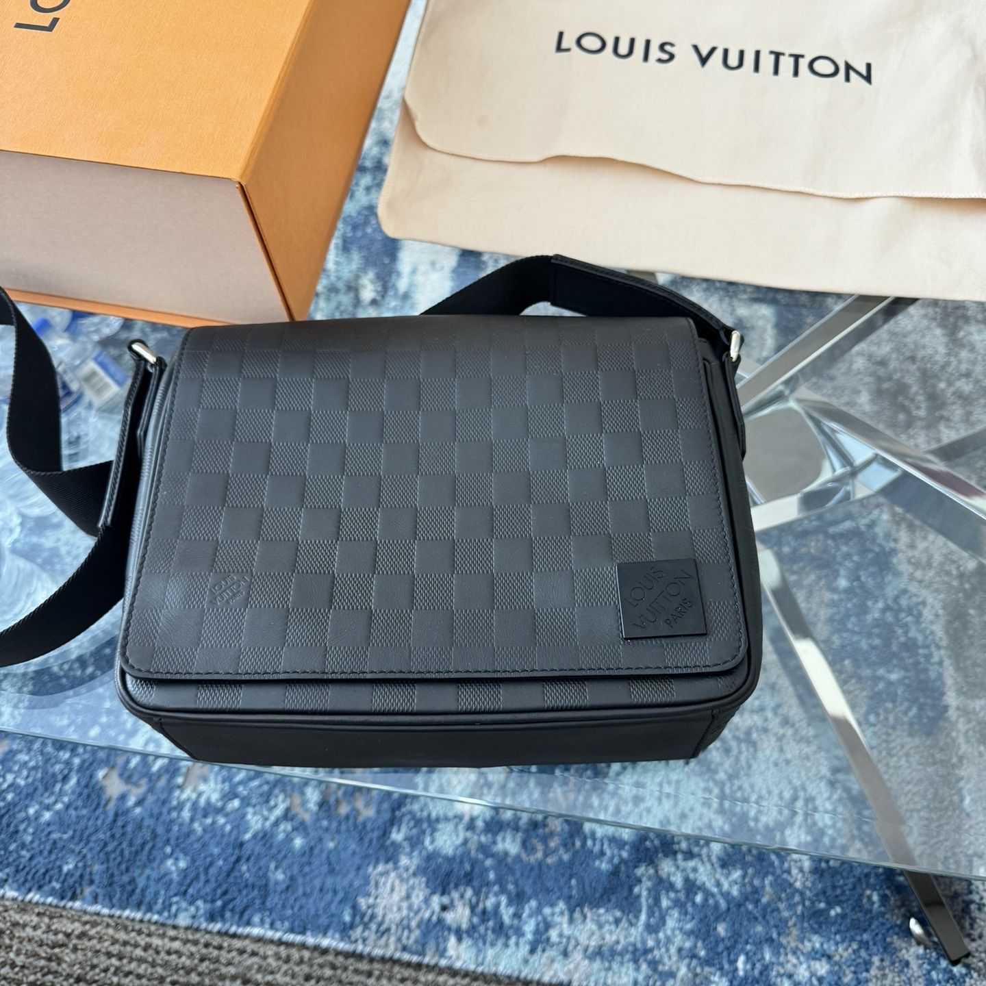 Louis Vuitton Messenger Bag 