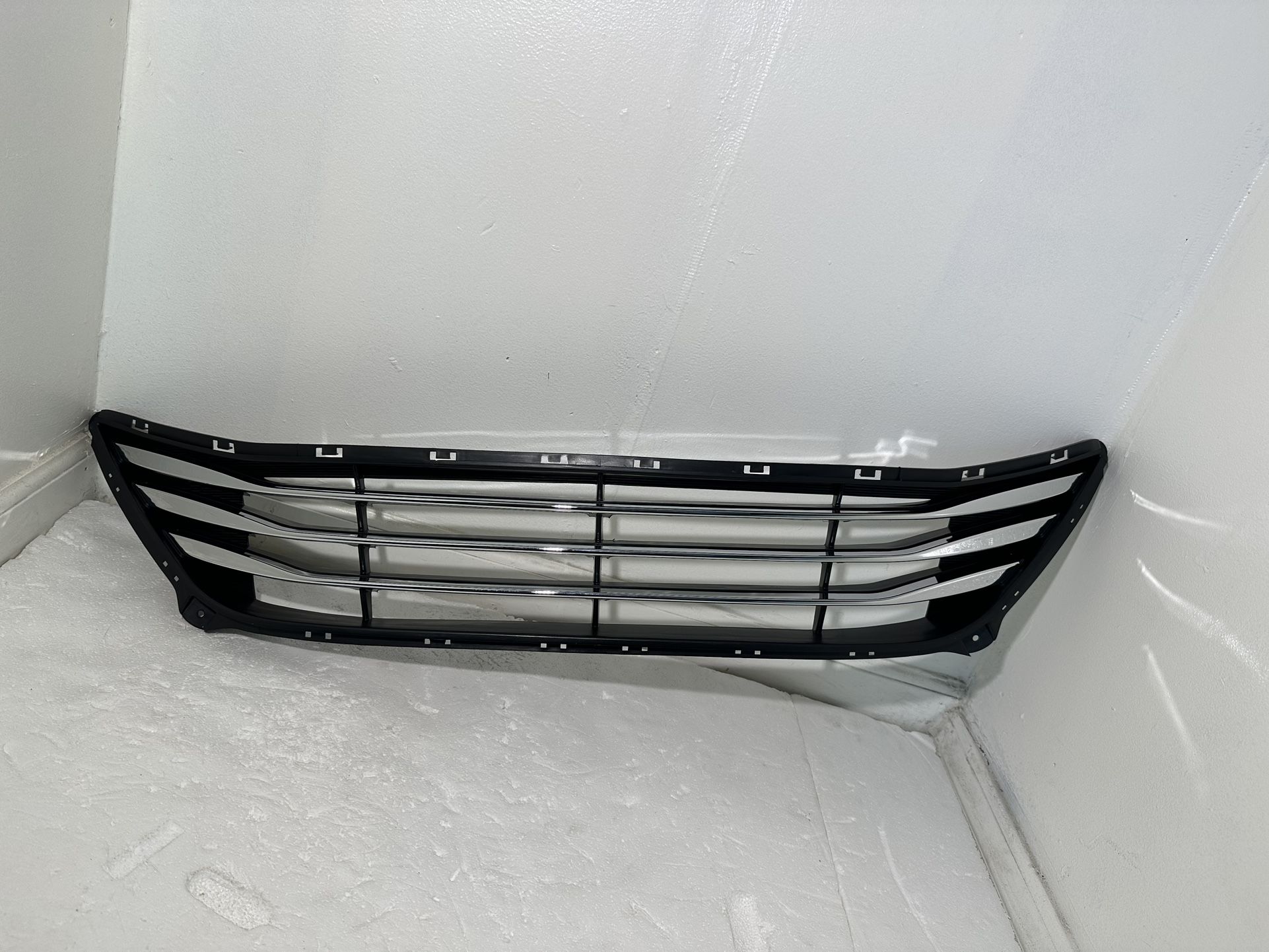 2011-2013 Hyundai Elantra lower grille with chrome bar