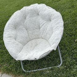 Foldable egg chair
