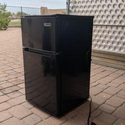 Magic Chef Mini Fridge/ Freezer Combo