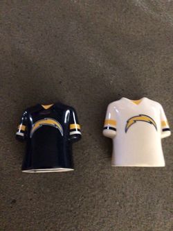 Charger Salt & Pepper shakers