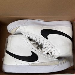 Nike Blazer Sz 6