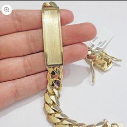 Looking To Cash Out Someone For And ID Bracelet 40+ Grams 