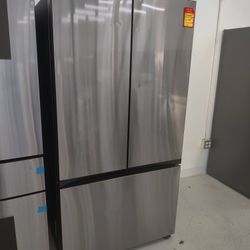 New Samsung - BESPOKE 30 cu. ft. 3-Door French Door Smart Refrigerator with Beverage Center - Stainl