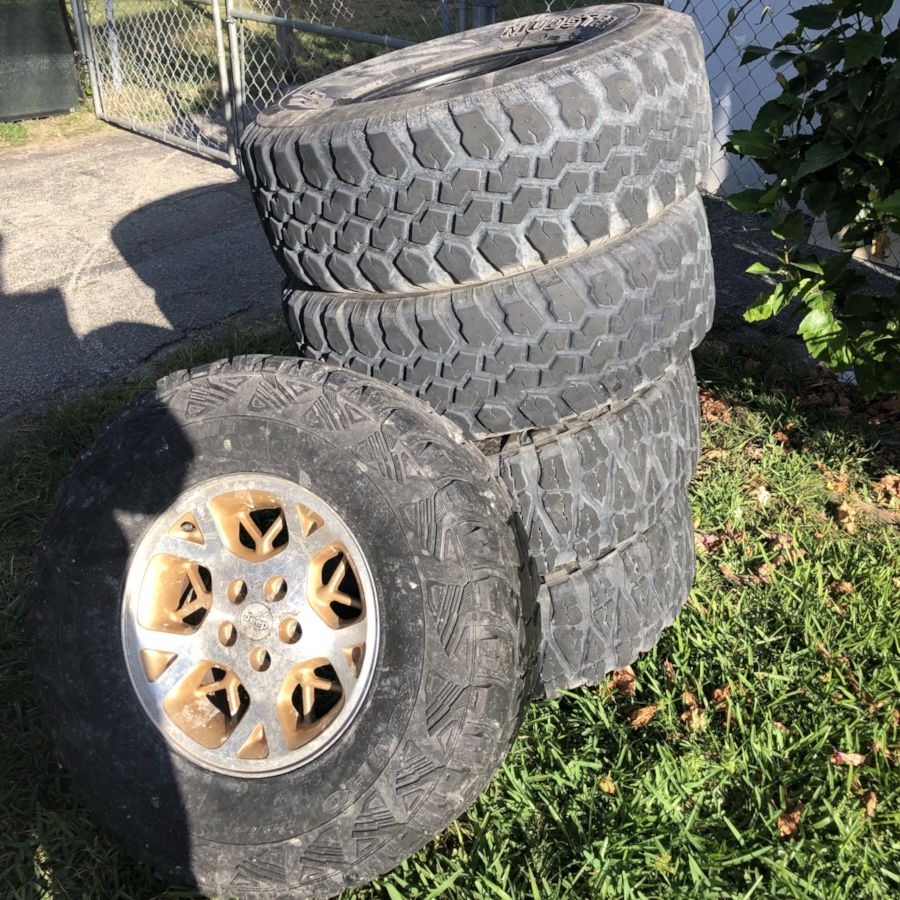 305/70/r16 Mud Tires 33 x 12.5 x 16 Jeep Cherokee Xj