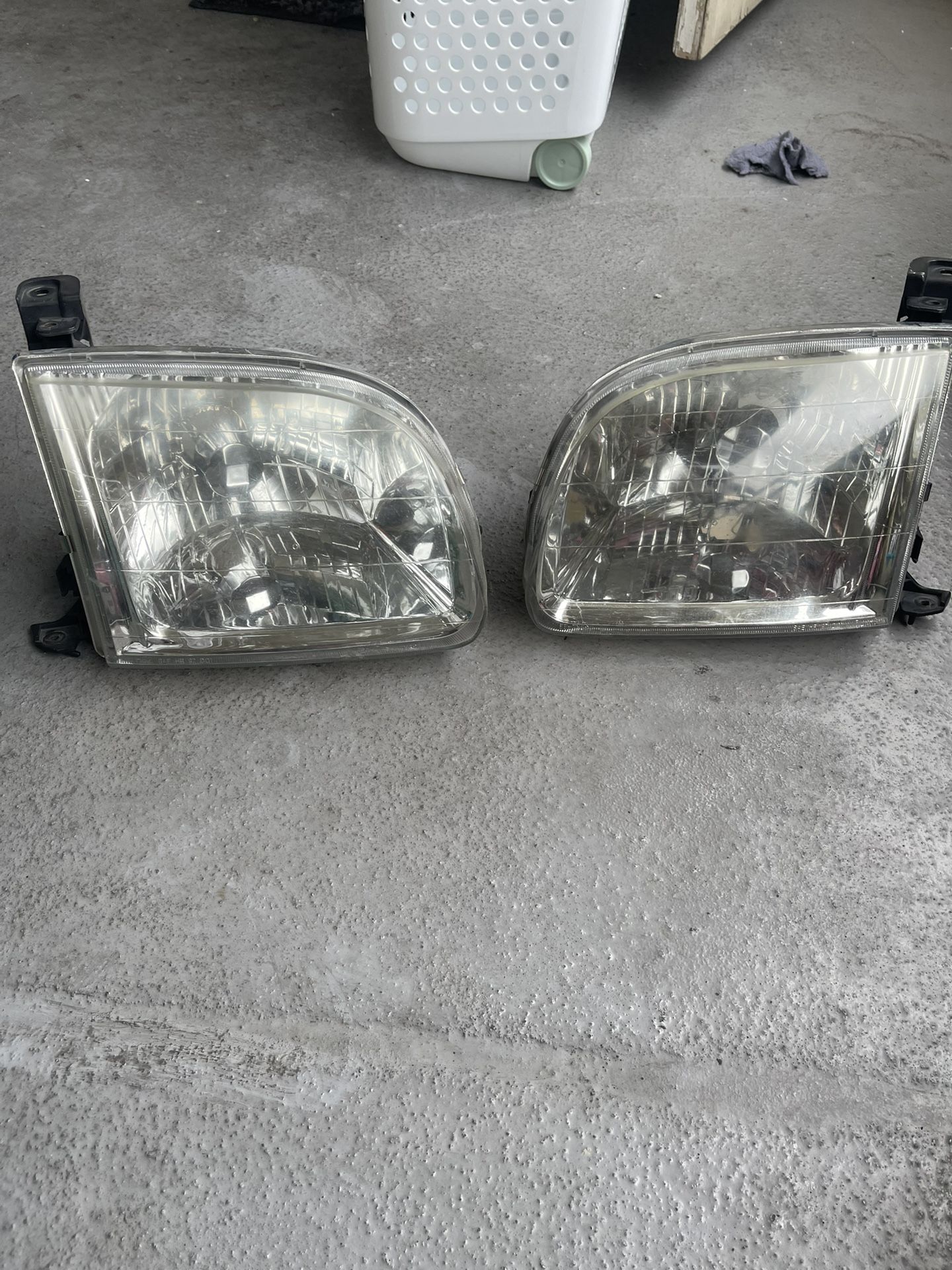 2000 toyota tundra headlights