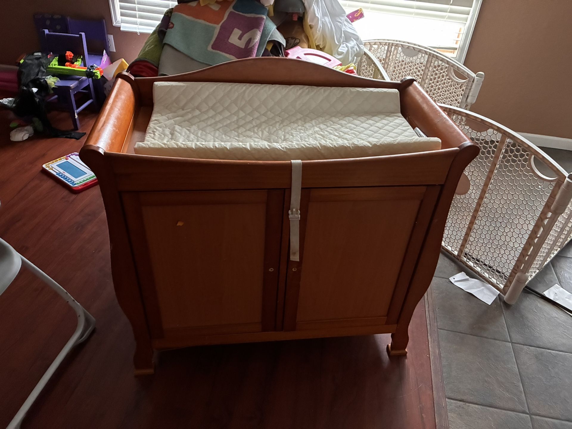 High Chair And changing Table 50$