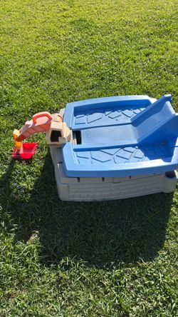 Little Tykes Sandbox with Cover
