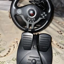 SuperDrives sv200 steering wheel and pedals