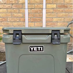 Yeti~48~Roadie~Cooler~and~accessories 