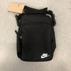 New Nike Heritage Crossbody Bag Black Fanny Pack Hip Waist Belt 4L