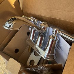 Lavatory Faucet Brand New Moen Dartmoor
