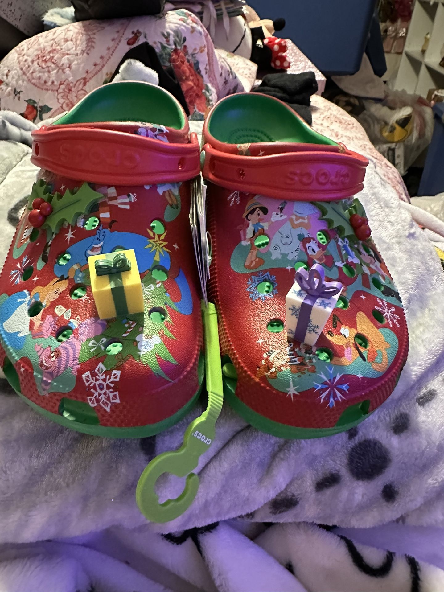 Disney Parks 2023 Christmas Holiday Mickey & Friends Adult Crocs M8/W10