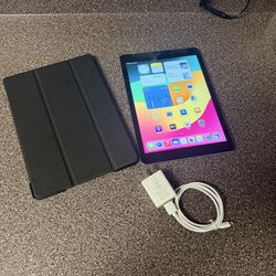 Like New! Apple iPad 6th Gen W/Charger & Case 97% Battery