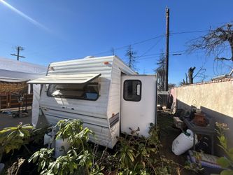 25 Foot Wildwood Trailer W/ Slideout