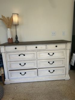 Dresser 