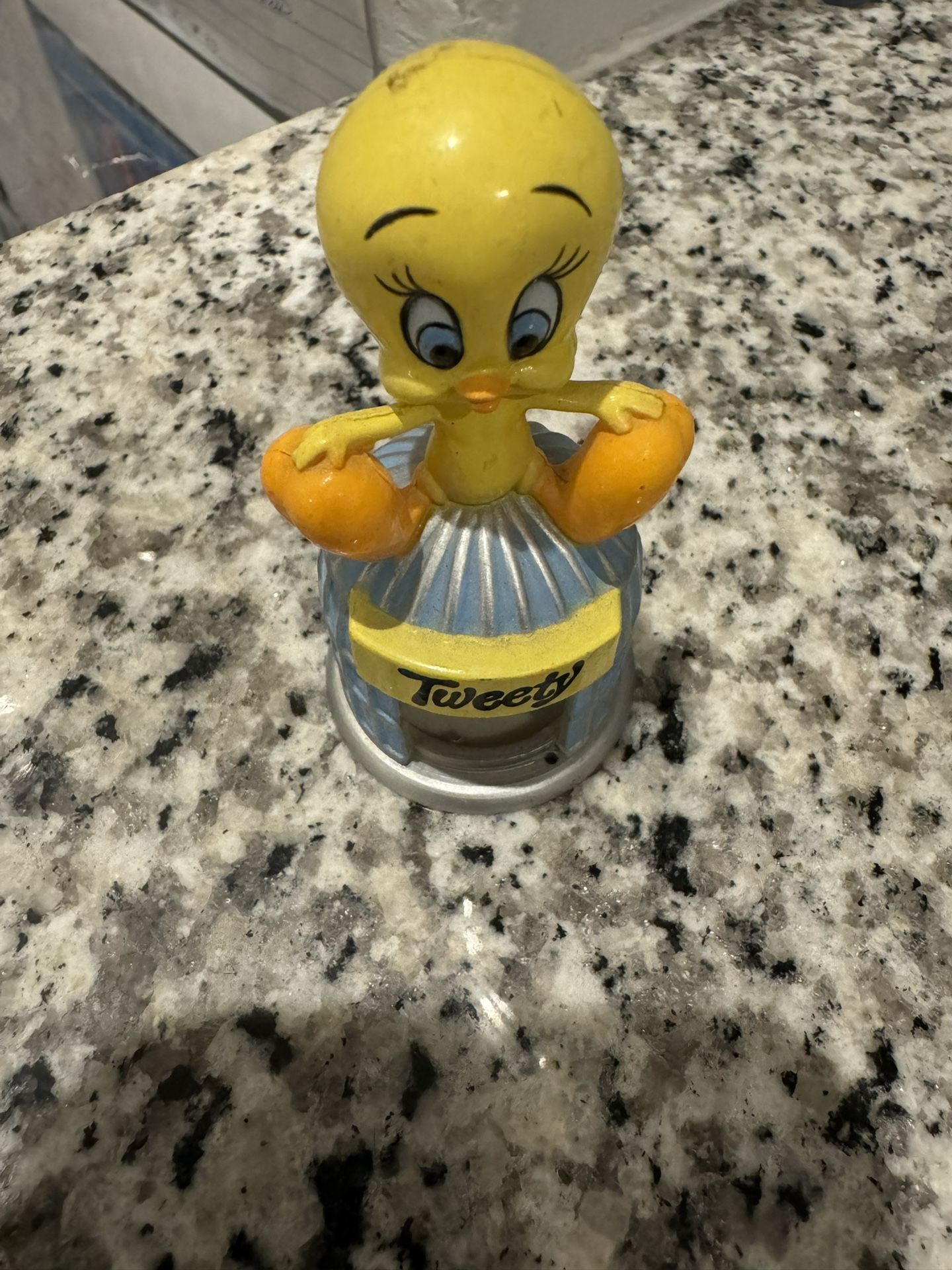 1988 Superior Toy Looney Tunes Tweety Bird 2.25" Gumball Pocket Pack Dispenser