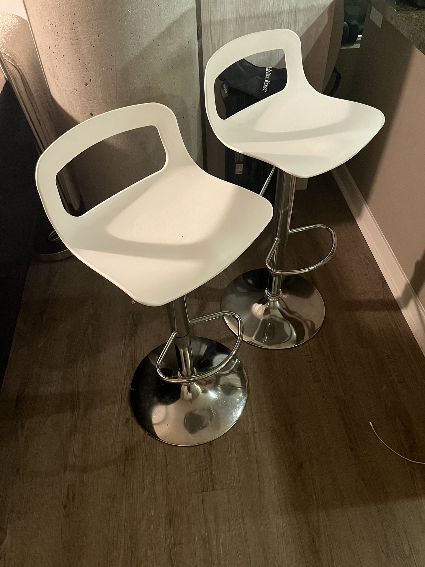 Set of 2 Modern Bar Stools Plastic Adjustable Counter Height Swivel Stool (Matte White) 