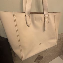 Woman’s Large Coach Tote Bag 