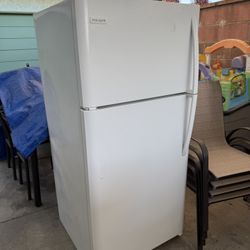 Frigidaire Refrigerator 