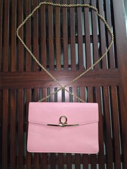 Salvatore Ferragamo
Hammered Calfskin Gancio Wallet On Chain Nylund Pink #D0949