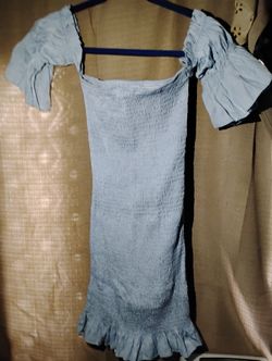 A Sexy Woman's Blue Unique Top W/ Sleeves Off Top