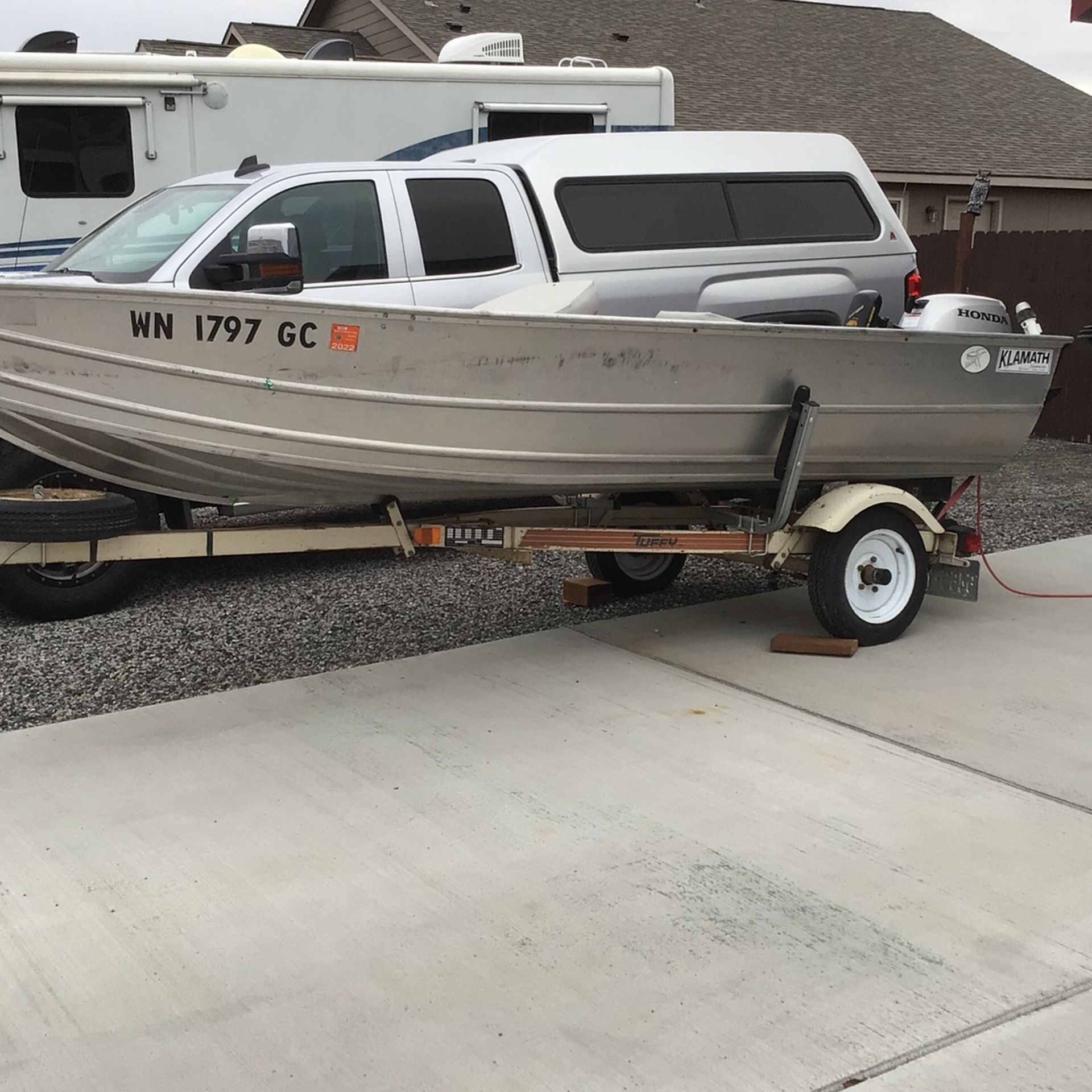  Boat Kalamath 13 ft. Welded Aluminum Hull, Honda 20 hp. Hummingbird Depth Finder , Biliage Pump, Minn Kota Electric Motor Maximum 40 LBS Thrust, 