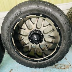 5 Lugs Universal. 