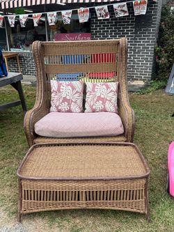 Vintage-Style All-Weather Wicker High-Back Bench with Matching Ottoman