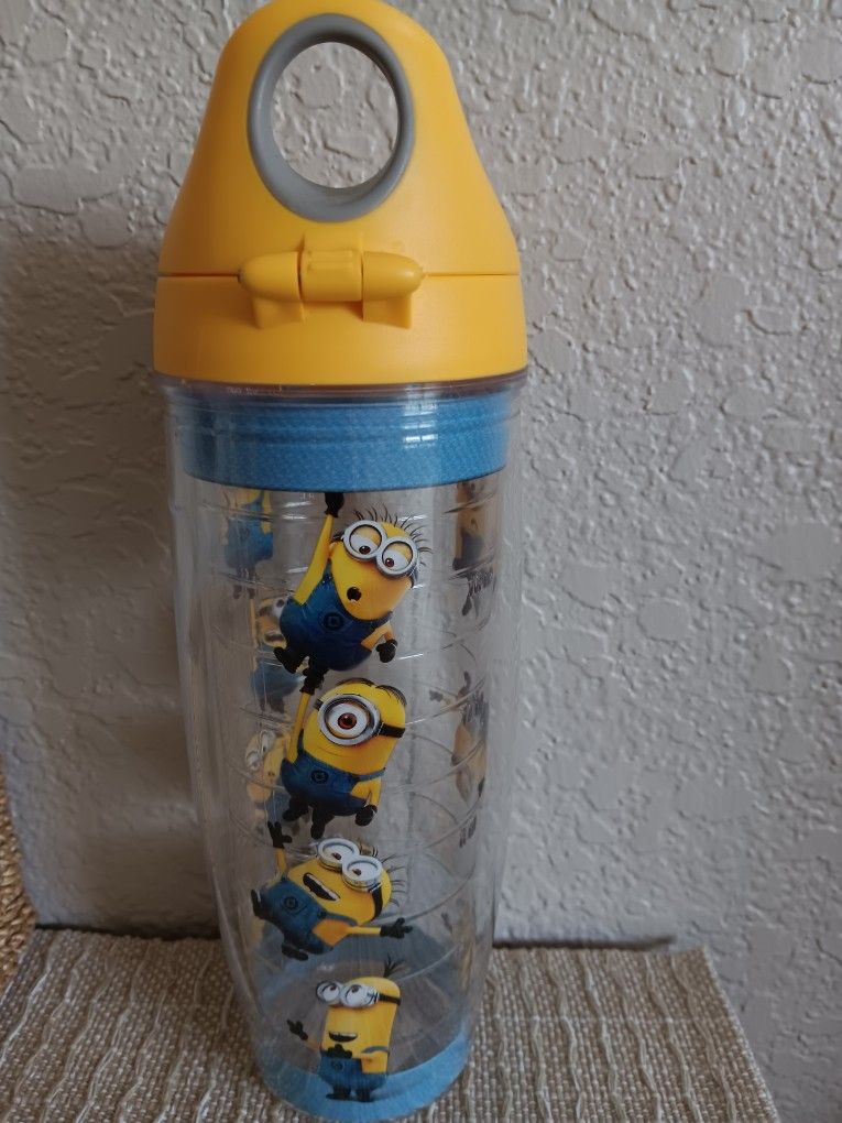 DISPUCABLE 3 MINION TERVIS 24 OZ WATER BOTTLE NEW
