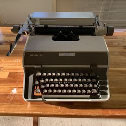 Royal Manual Typewriter Vintage 1960