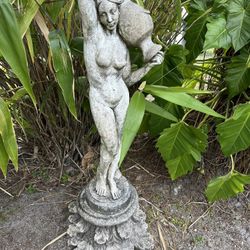 5 Ft Concrete Woman Statue (2pieces Base And State) 