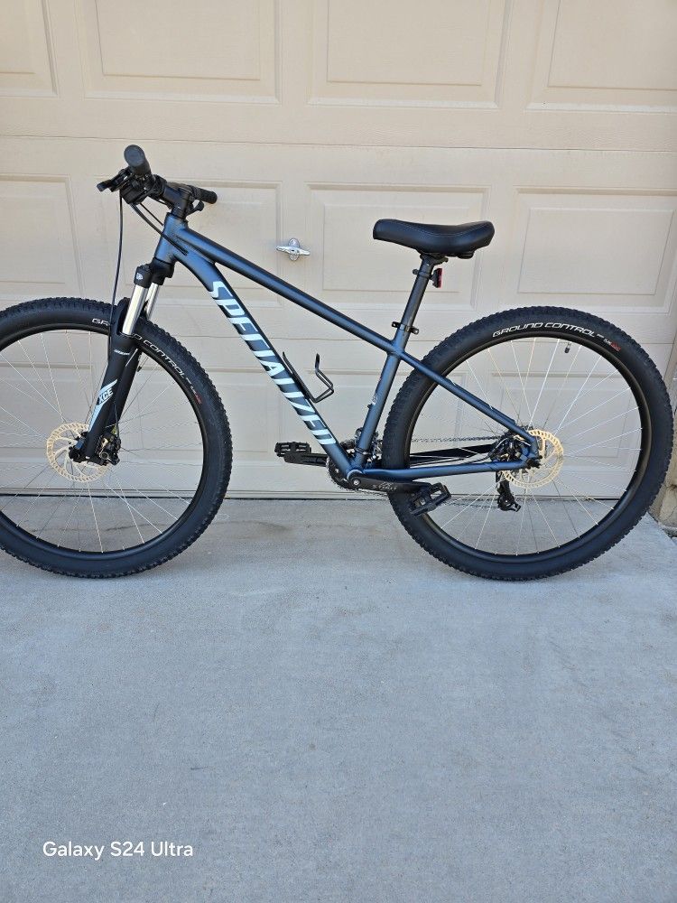 SPECIALIZED ROCKHOPPER MOUNTAIN BIKE 29ER (MEDIUM FRAME)