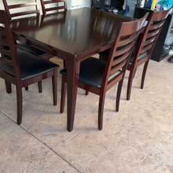 Dining Table And 5 Chairs 