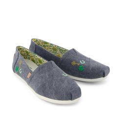 TOMS Women’s size 8 Alpargata Classic Slip-on Flats Shamrock Embroidered