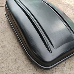 Roof cargo box