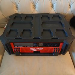 Milwaukee
M18 Lithium-Ion Cordless PACKOUT Radio/Speaker with Built-In Charger