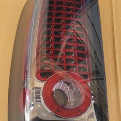 Chevy/GMC Tahoe/Yukon 00-06 Rear Tail Light Left
