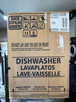 Frigidaire 24-in Front Control Built-in Dishwasher ( Stainless steel),