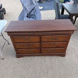 Wood (6) Drawer Dresser 