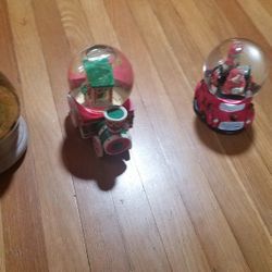 SNOW GLOBES