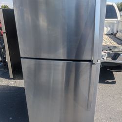 30" whirlpool refrigerator/3 months of warranty and free local delivery delivery