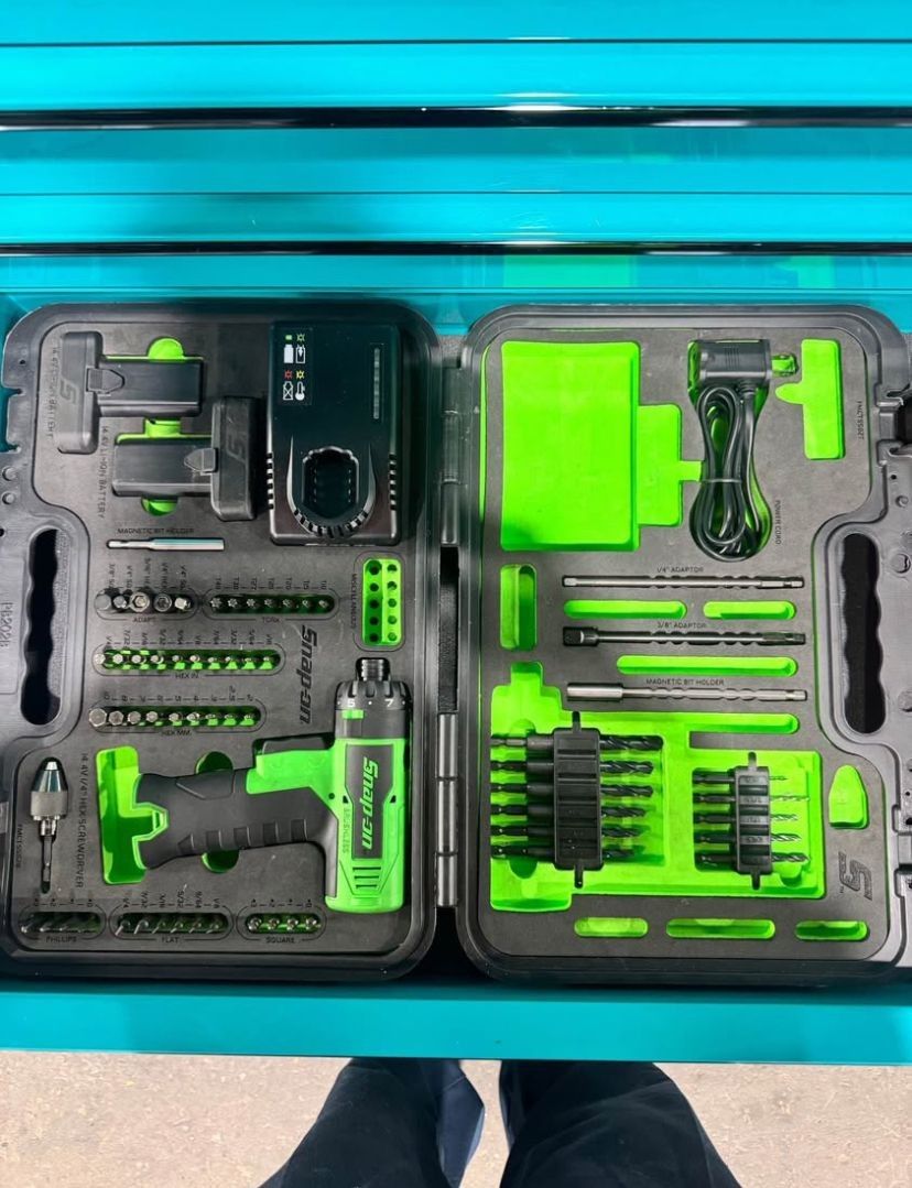 Snap-on 60-pc 14.4V 1/4" Hex Cordless/Brushless Screwdriver Kit